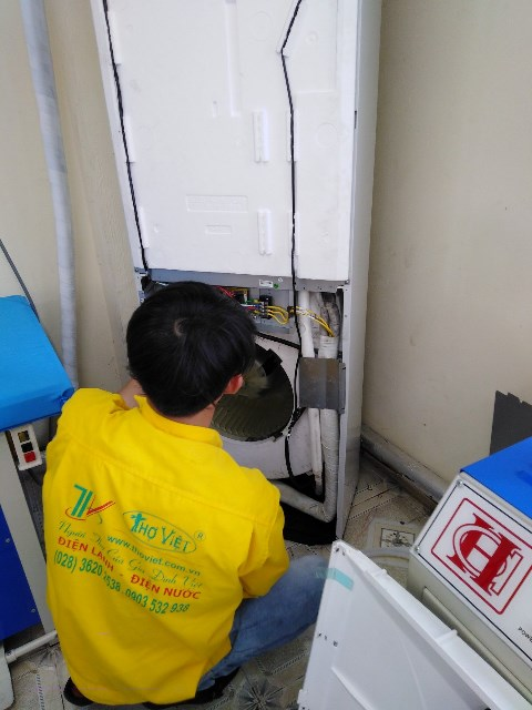 Dịch vụ vệ sinh máy lạnh tủ đứng tại nhà | Thợ vệ sinh máy lạnh chuyên nghiệp